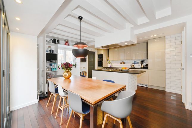 Town house for sale in Wapping High Street, Wapping