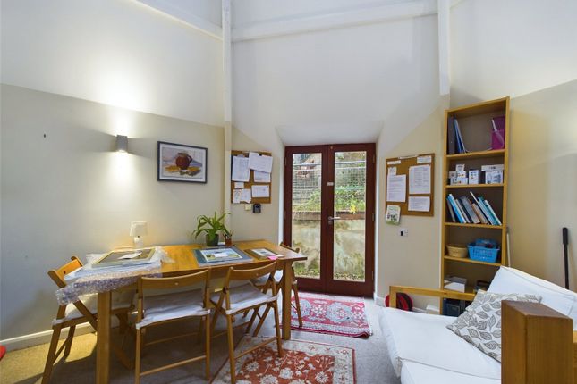 Flat for sale in Lansdown, Stroud, Gloucestershire