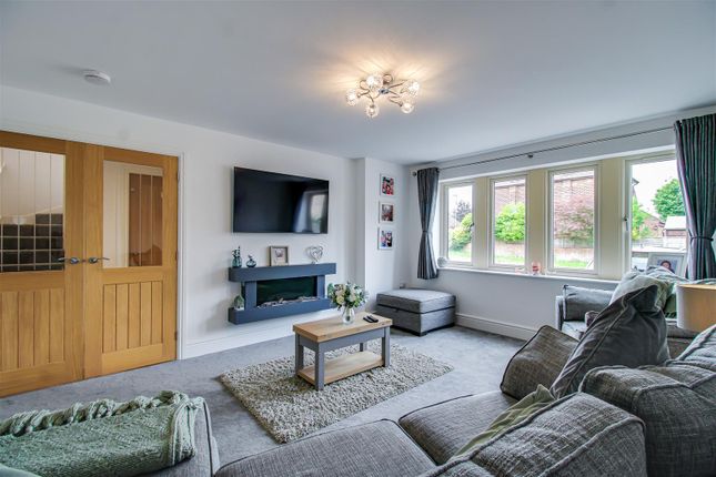 6, Holme Croft, Wakefield photo 4