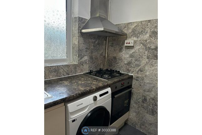 Flat, Sligo House Beaumont Grove, London photo 4