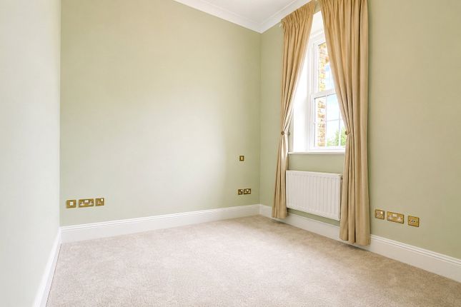 18, Florence Court, Woking photo 4