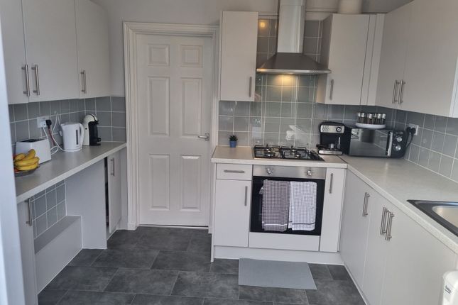 18, Windermere Avenue, Wembley photo 2