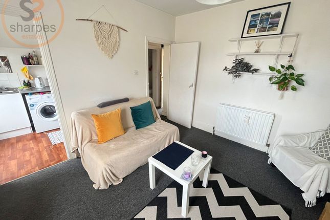 Top Floor 116 Robinson Road, London photo 3