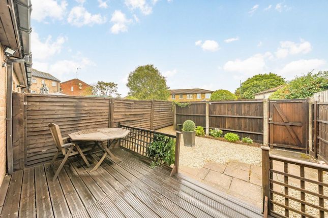 Cheeseman Close, Hampton photo 4