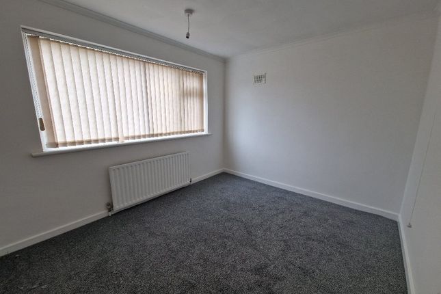 Bungalow to rent in Wood Close, Chapeltown, Sheffield