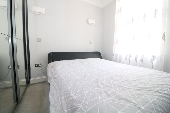 Flat 3 Lysander Court, 111 - 113, High Street, Dorking photo 5