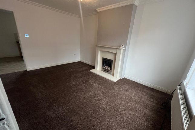 7, Green Bridge Close, Rochdale photo 2