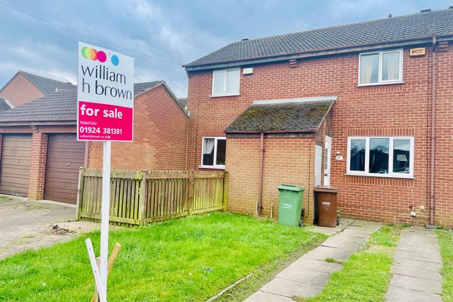 Thumbnail Town house for sale in Cross Lane, Wakefield