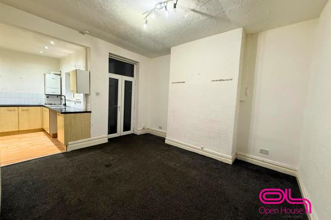 660, Tonge Moor Road, Bolton photo 2