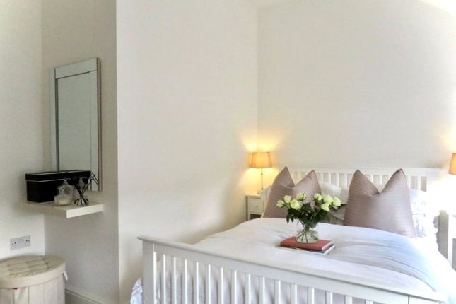 15, Exeter Road, Surrey photo 3