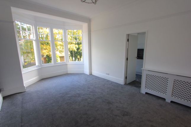 Flat 3, 10 Woodland Road East, Colwyn Bay photo 3