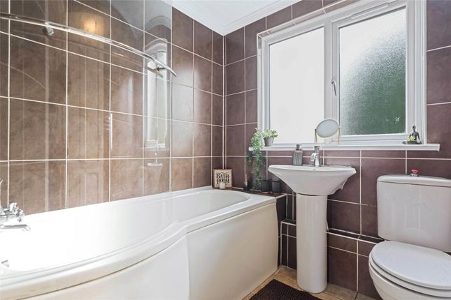 25, Bulloch Crescent, Stirlingshire photo 4