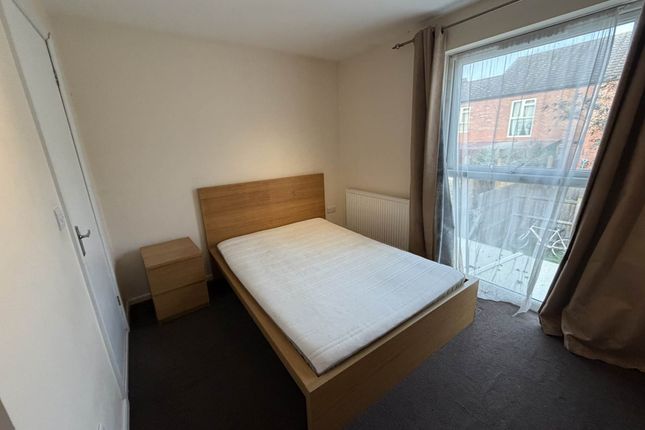 Room 4, Wisley Avenue, Milton Keynes photo 3