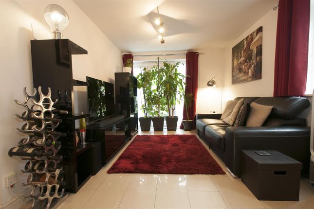28, Chadwick Road, Slough photo 2