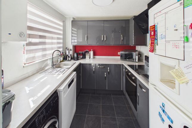 15 Bluebell Close, Locks Heath, Southampton photo 2