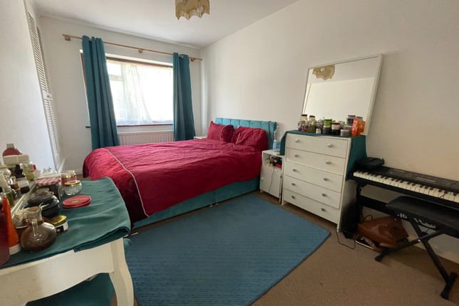 42, Thornton Road, Potters Bar photo 5