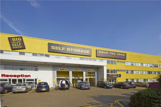 Warehouse to let in North Circular Road, London
