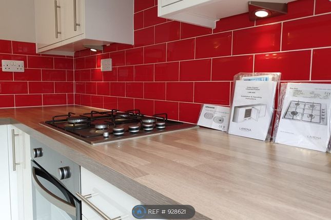 Flat   Rayners Lane, Pinner photo 5