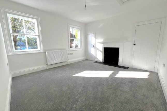 Flat to rent in High Street, Ripley, Woking