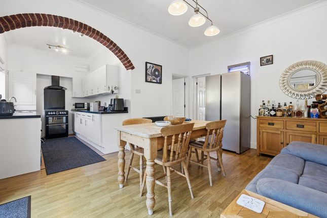 9, Disraeli Road Rayleigh, Rayleigh photo 2