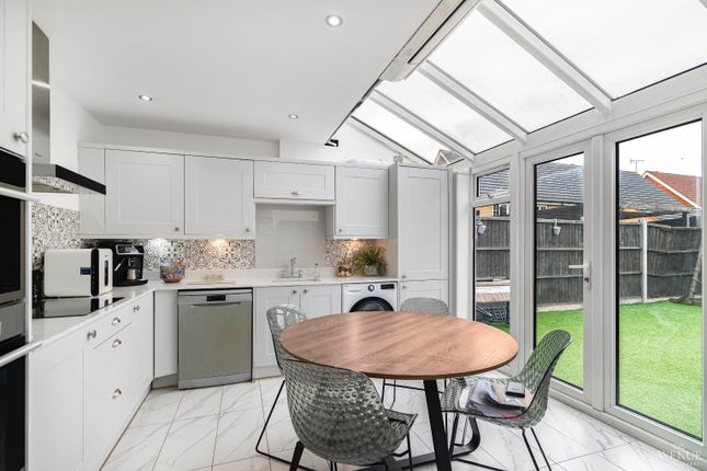 16, Cumberland Road, Grays photo 2