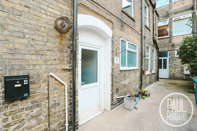 Flat 4, 305A, Rear of London Road South, Suffolk photo 2