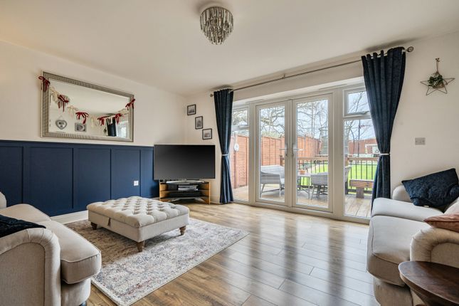 2, Mundy Close, Reading photo 3