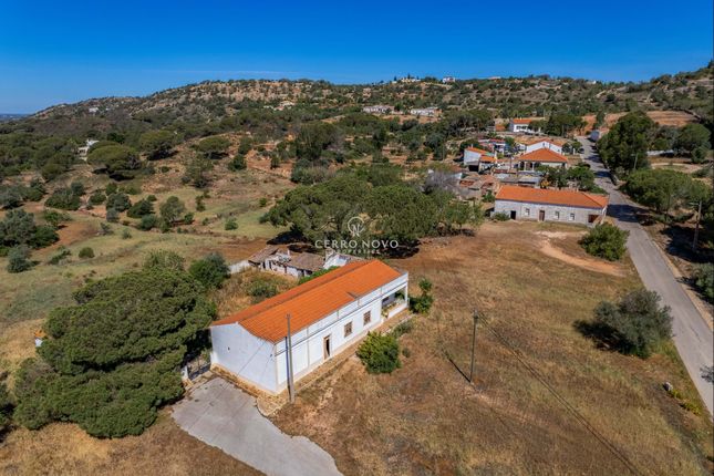 Villa for sale in 8200 Paderne, Portugal