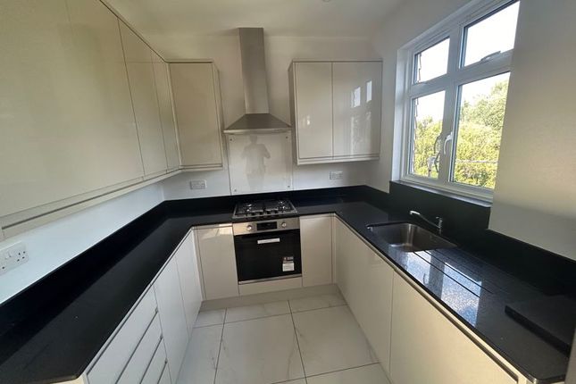 64, FLAT 2, Ravenscroft Avenue, Wembley photo 2
