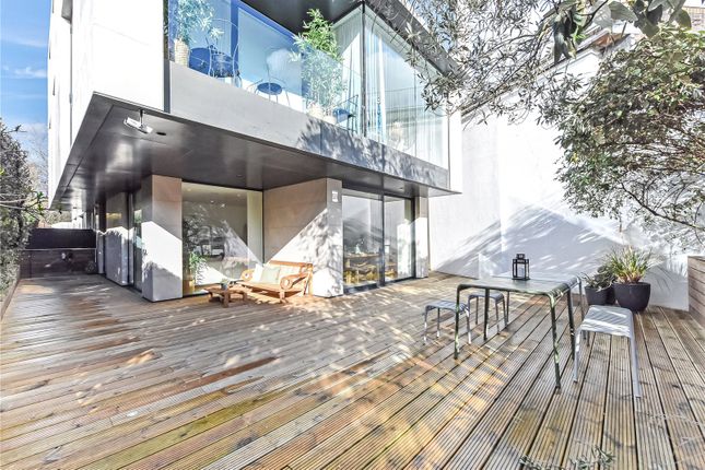 Thumbnail Property to rent in Latitude House, Oval Road, London
