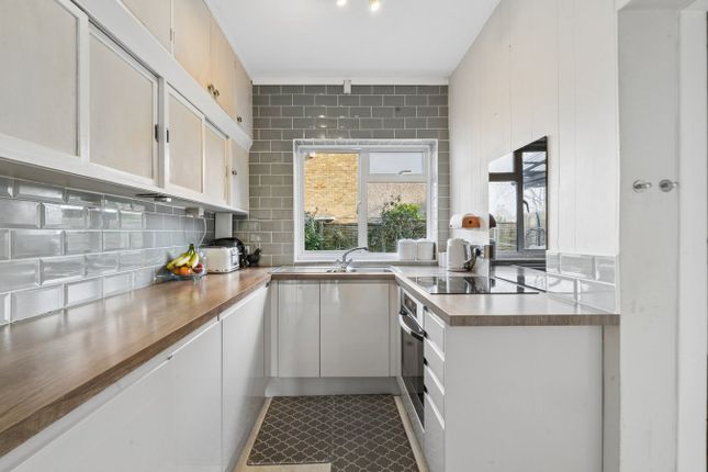 Radley, Church Road, Iver Heath photo 3