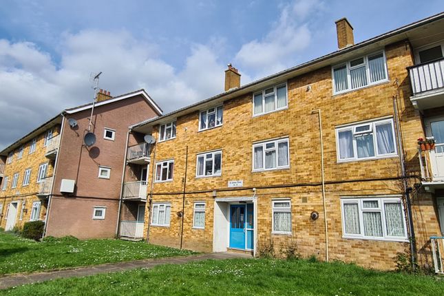 Flat to rent in St James Close, Southampton