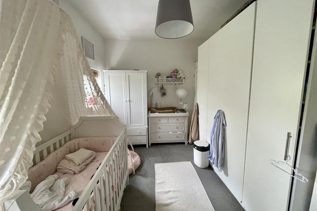 Flat to rent in Branch Hill, London