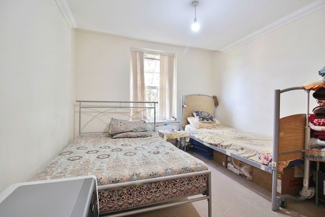 Flat 47, Holme Court, Isleworth photo 4