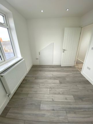 Maisonette to rent in Clare Road, Cardiff