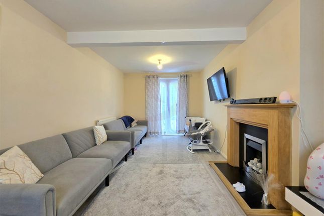 28, Sponne Rise, Leicester photo 2