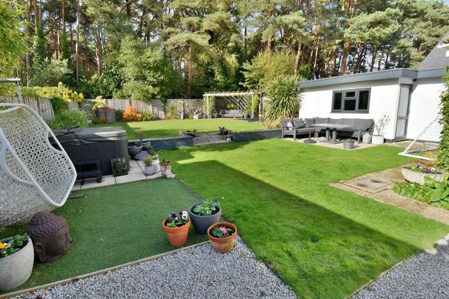 7, Linden Close, Ferndown photo 3