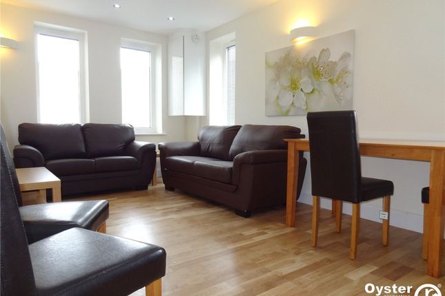 Thumbnail Flat to rent in Woodford Road, Watford