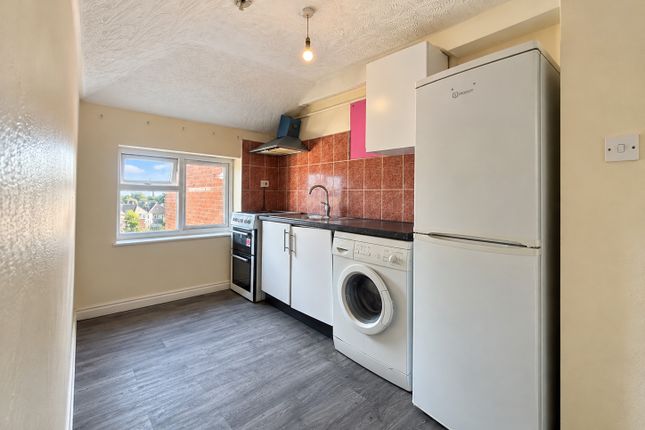 106B, Rutland Avenue, High Wycombe photo 2