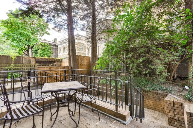 45,, South Lodge, London photo 4