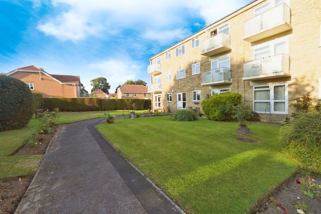 Thumbnail Flat for sale in Woodlea Court, Shadwell, Leeds