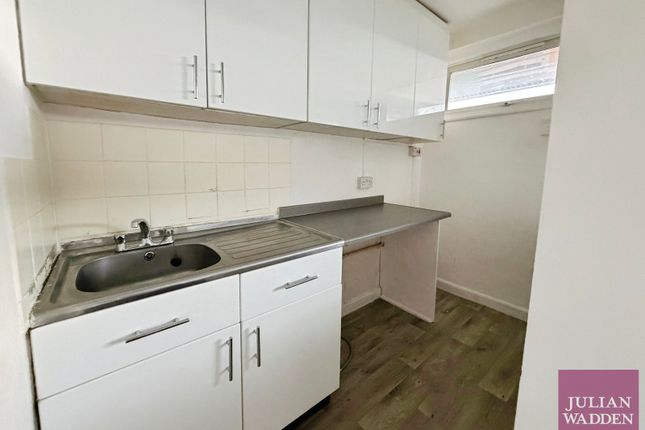 Flat 6, The Hollins, Stockport photo 4