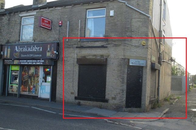 Retail premises to let in Town Gate, Bradford