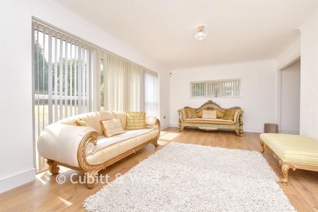 144, Brighton Road, Tadworth photo 2