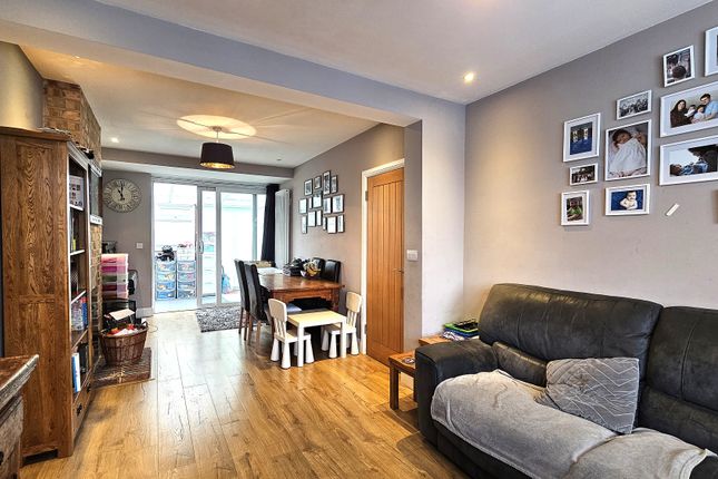 14, Maybury Avenue, Dartford photo 3