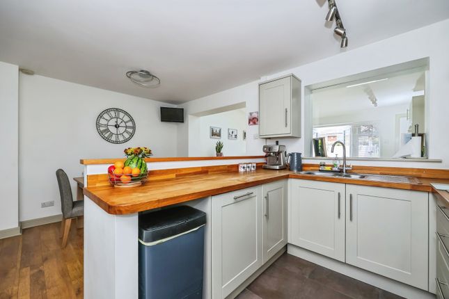 6, Pinehurst Avenue, Nottingham photo 4