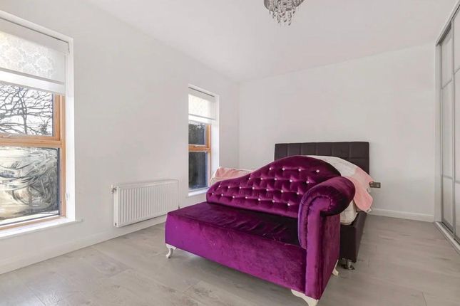23, Cornell Gardens, Barnet photo 4