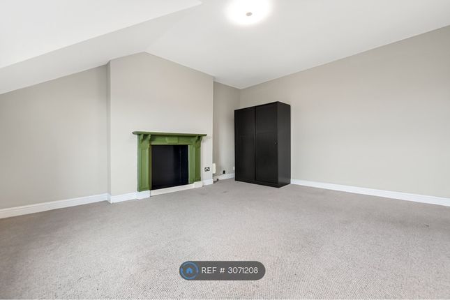 Flat, Queens Road, Kingston Upon Thames photo 2