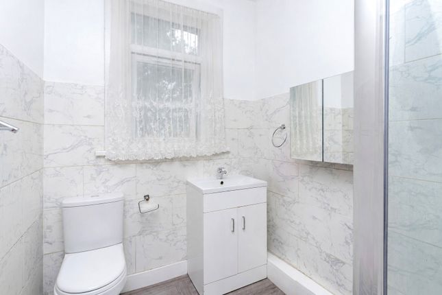 32, Braemar Avenue, London photo 2