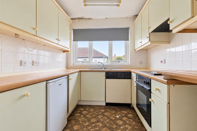 26, Seabank Court, Porthcawl photo 4